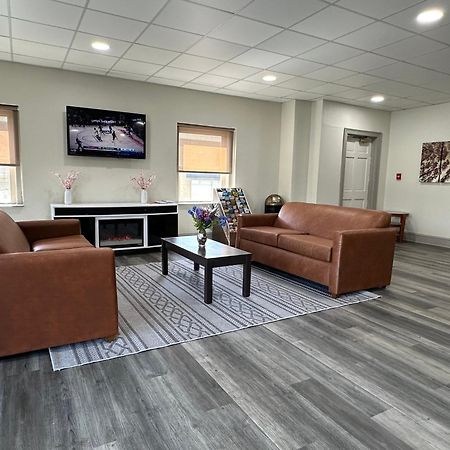Hometowne Studios By Red Roof Richmond, Va - W Broad St ดัมบาร์ตัน ภายนอก รูปภาพ